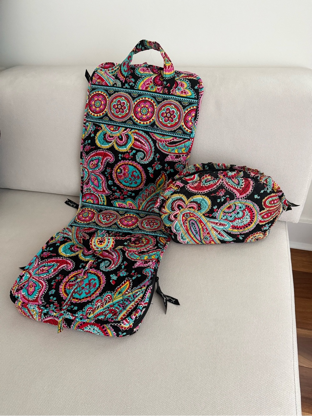 Vera Bradley Paisley Hanging Travel
Organizer + Matching Pouch Set